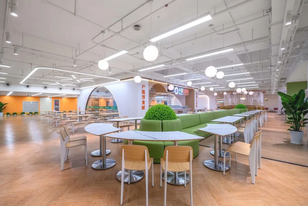 上海由由世紀廣場(chǎng)B1美食城